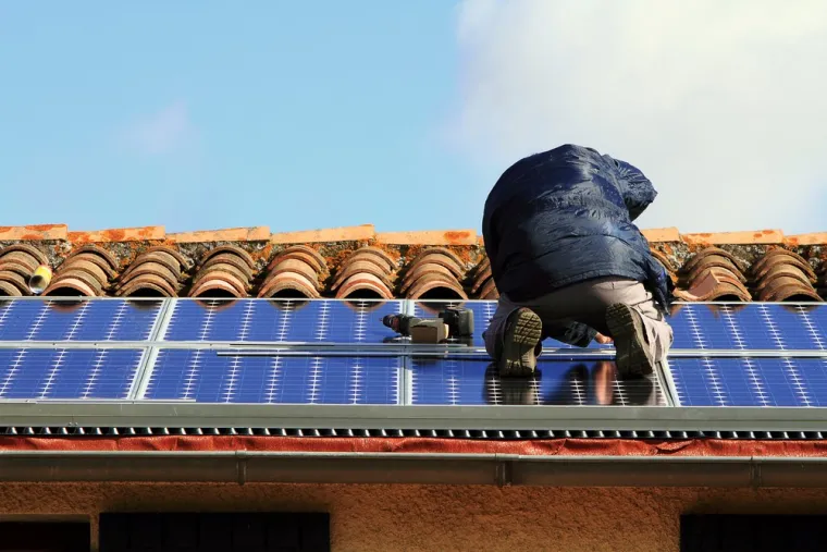 À quelle fréquence faut-il faire des contrôles et des inspections de ses panneaux solaires pour éviter les pannes ?, Narbonne, LR ECO ENERGIES