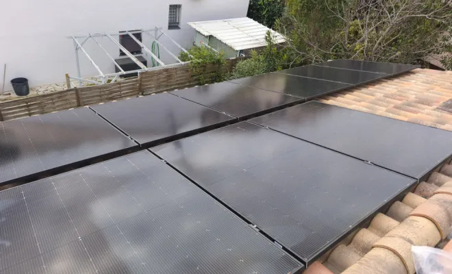 Pose panneaux photovoltaïques sur 2 toit deux pentes à Narbonne , Narbonne, LR ECO ENERGIES